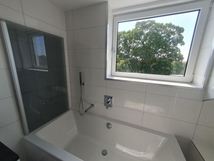 Wohnung Dachg. Bad rechts