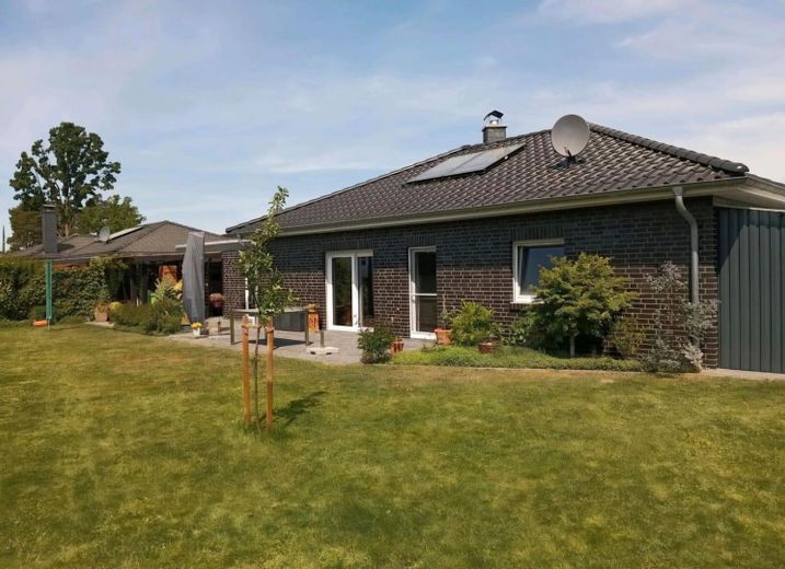 Bungalow am Bernsteinsee See Sassenburg Wohnhaus Ferienhaus Wertanlage – Südseite