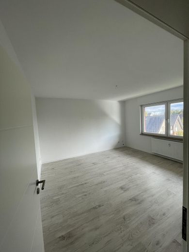 2-Zimmer Wohnung mit Balkon und Garage – Zimmer 2