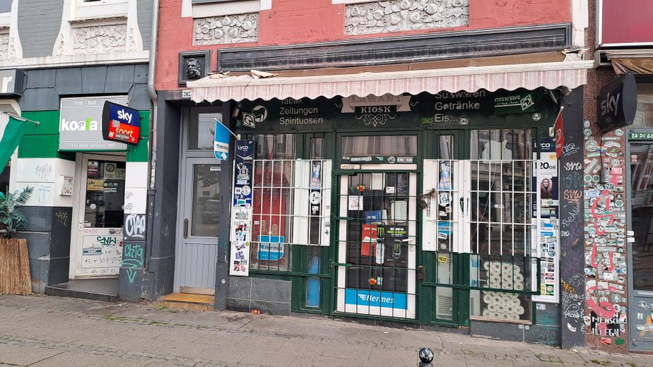 Residential and commercial building Vor dem Steintor from private owner – Laden aktuell