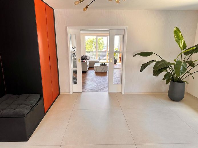 Exklusive Designvilla mit Panoramablick+Einliegerwohnung – Luxus, der Maßstäbe setzt – EG Diele