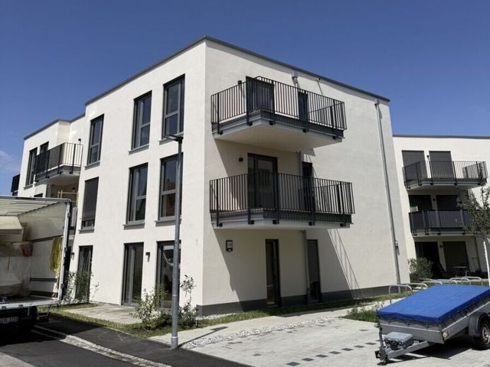 Apartamento nuevo de 3 habitaciones en alquiler en Kaufbeuren con equipamiento moderno – Foto 1