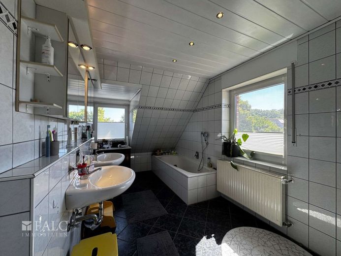 Appelhülsen - 5 Zimmer Doppelhaushälfte mit Garten und Carport – Badezimmer