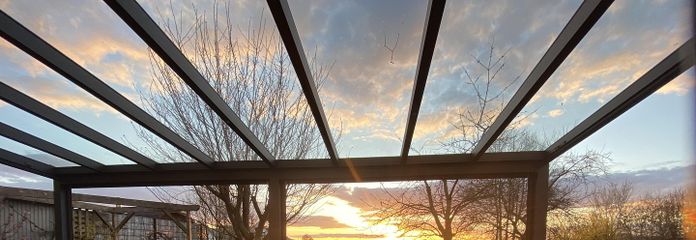 Feldrandlage &Sonnenuntergang, freistehendes Einfamilienhaus mit 224 qm und PV Anlage – herrlicher Blick am Abend
