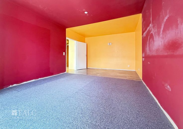 Jetzt provisionsfrei sichern: Ideal für Anleger und Eigennutzer 2-Zimmer Wohnung inkl. Stellplatz – Wohnzimmer