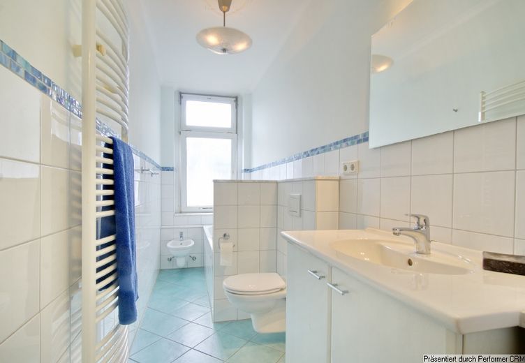W pełni umeblowane mieszkanie 3-pokojowe w kamienicy, dla rodzin lub zespołów, przy Stadttor, Medienhafen-Unterbilk – 9a0bfbab1be62d11e829840667b1b951e6899227.jpg