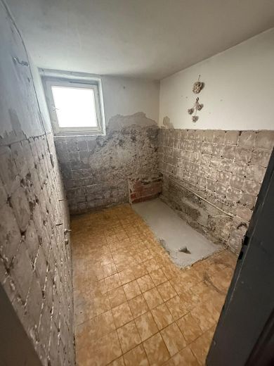 Maison individuelle nécessitant des travaux de rénovation avec grange, située au calme à Bretzfeld – Photo 11