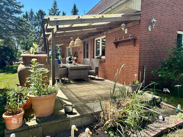 Traumhaft Wohnen in der Natur - Top Einfamilienhaus mit Einliegerwohnung – Terrasse
