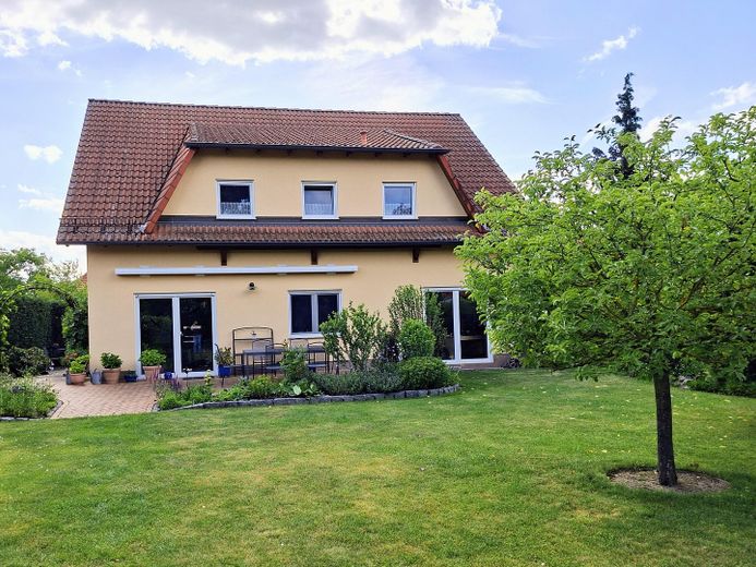Przestronny dom jednorodzinny w centralnej i spokojnej lokalizacji Falkensee – Gartenseite
