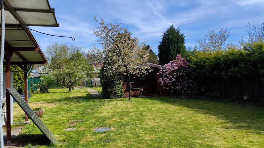 Doppelhaushälfte Einfamilienhaus, ländl. ruhige Lage doch zentral, gesamte Infrastruktur fußläufig – Blick aus dem Wintergarten