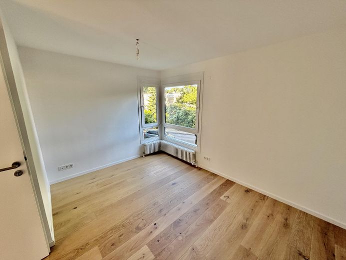 Exklusiv: Komplett neu renovierte 5,5–6‑Zimmer‑Wohnung in Top‑Lage Esslingen‑Sulzgries – Kinderzimmer