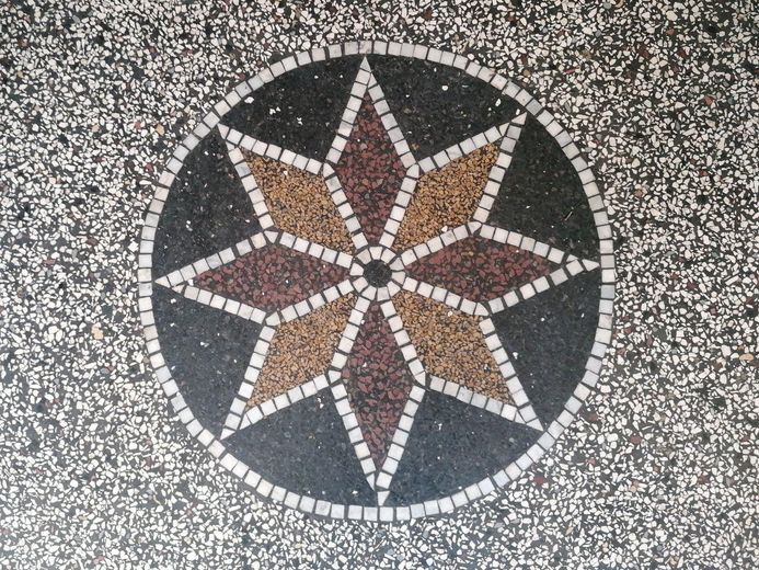 Immobilie / großzügiges Haus im Wendland – Terrazzo Boden