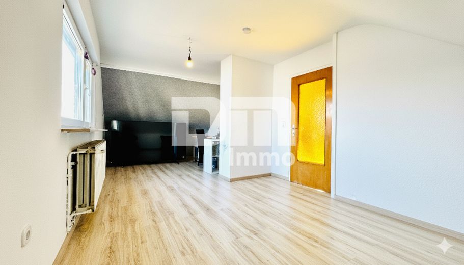 Kompakte Dreizimmer DG Wohnung in gepflegtem Dreifamilienhaus in gesuchter Lage – Schlafzimmer