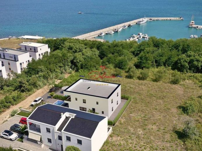 Privlaka, havuzlu ikiz ev denize/marinaya 160 m – Fotoğraf 1