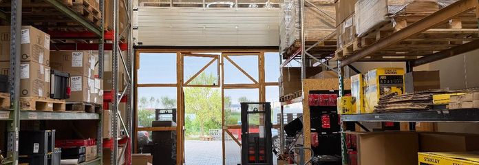 Lager- und Produktionshalle mit Büro – Lagerhalle