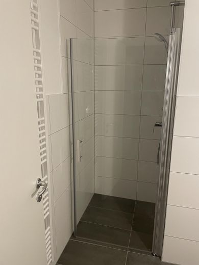 Dusche in Bad 2