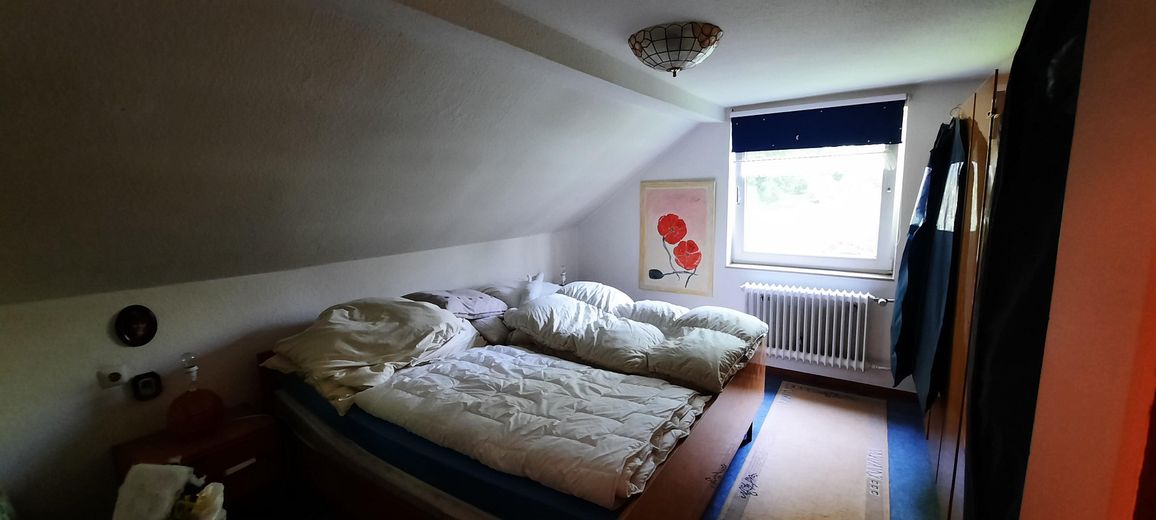 6. OG großes Zimmer rd. 14 m²