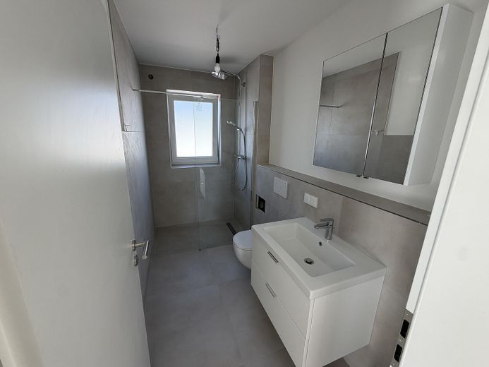 Exklusiver Neubau-Erstbezug – Stilvolle 3-Zimmer-Maisonette Wohnung – Bad/Dusche