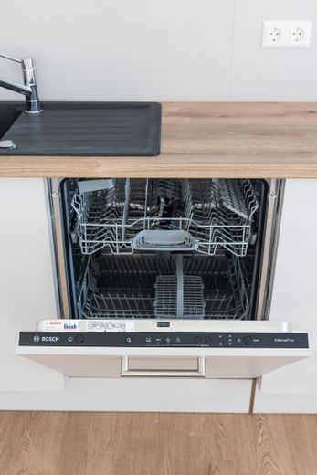 Besondere Maisonette-Wohnung (5,5 Zimmer) mit Balkon, EBK und Stellplatz – Spülmaschine