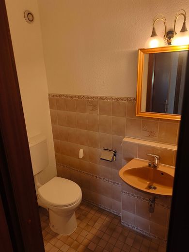 Freshly renovated 2-room condominium with winter garden, underground garage and view of greenery – private sale without broker commission – Foto 10