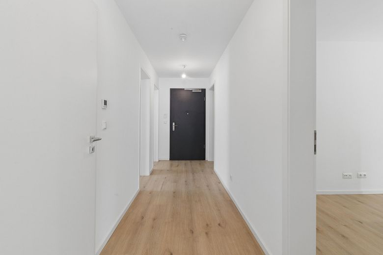 Neuwertige 3 - Zimmer - Balkonwohnung mit erstklassiger Ausstattung in Top - Lage von Meiendorf – Flur