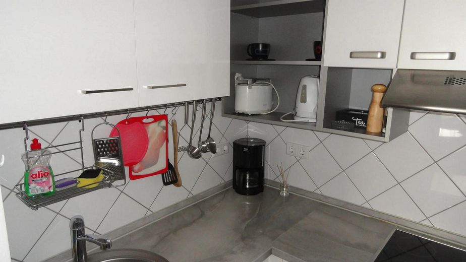 Inheidener Straße: Helle 2-Zimmer-Wohnung mit Süd-Balkon, Einbauküche & Top-Anbindung – Photo 12