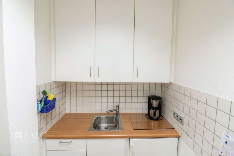 Helle Büroräume mit Entwicklungspotenzial zur Wohnnutzung – Küche