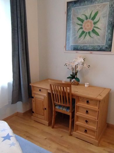 Kış dönemi için (1.10.26 - 31.4.2027 tarihleri arasında) romantik bir villada kiralık tatil dairesi – Schreibtisch im Gästezimmer