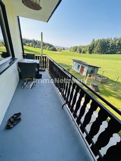 ***Zweifamilienhaus mit atemberaubendem Weitblick ins Grüne - Ländliche Idylle bei Münchberg*** – Balkon Ansicht 1