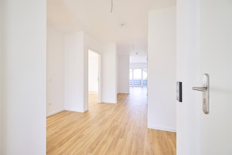 Großzügige 3-Zimmer Eigentumswohnung in Krumbach | Neubau mit Balkon & Aufzug (W9) – Eingang zur Wohnung