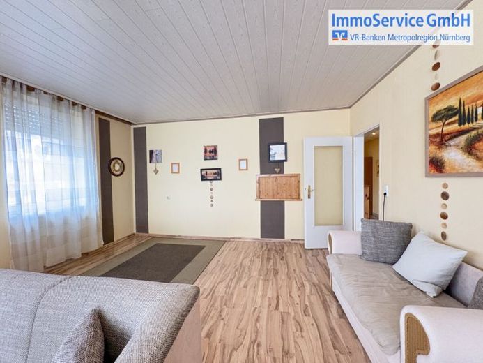 DIREKT VERMIETEN ODER SELBST EINZIEHEN - 3-Zimmer mit ca. 107 m² und Stellplatz – Foto 1