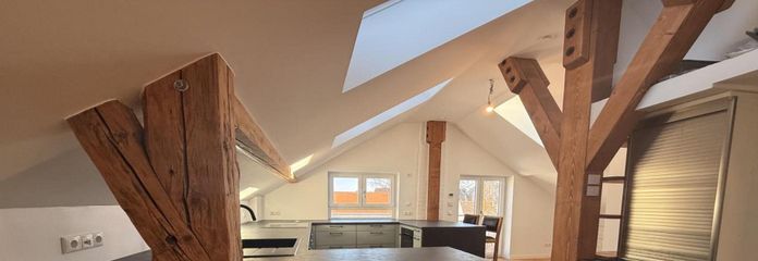 Einzigartiges Altstadt-Juwel in Weilheim mit eigenem Stadtgarten – kernsanierte 6-Zimmer-Maisonette – offene Küche, Richtung Ost