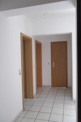 Erdgeschoßwohnung mit Terrasse zu vermieten – Bild 1