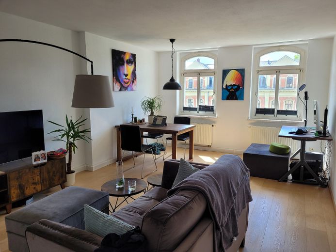 Appartamento ristrutturato di 2 locali all'ultimo piano con cucina componibile – Wohnzimmer
