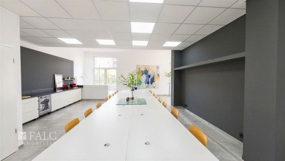 Exklusives Gewerbeobjekt im Waldviertel Köln-Rodenkirchen — Neubau mit Prestige – Konferenzraum / Küche