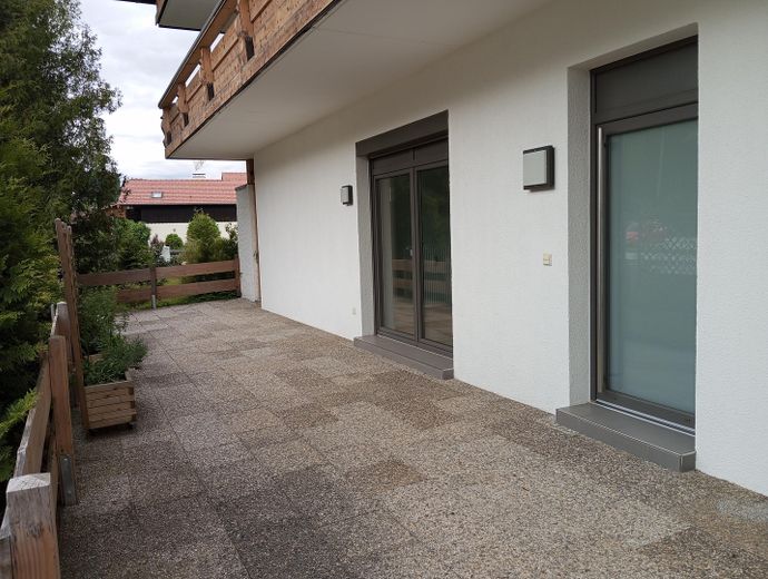 NACHMIETER für Traumwohnung in Traumlage gesucht! – TRAUMHAFTE TERRASSE!