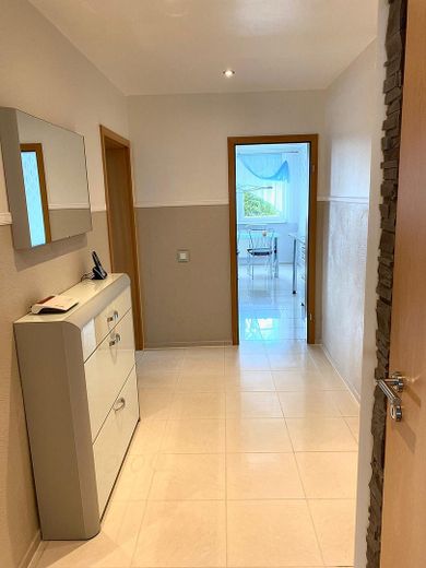 Appartamento in condominio di lusso con balcone e garage + parcheggio (in totale 3 auto) e riscaldamento a pavimento – Foto 15