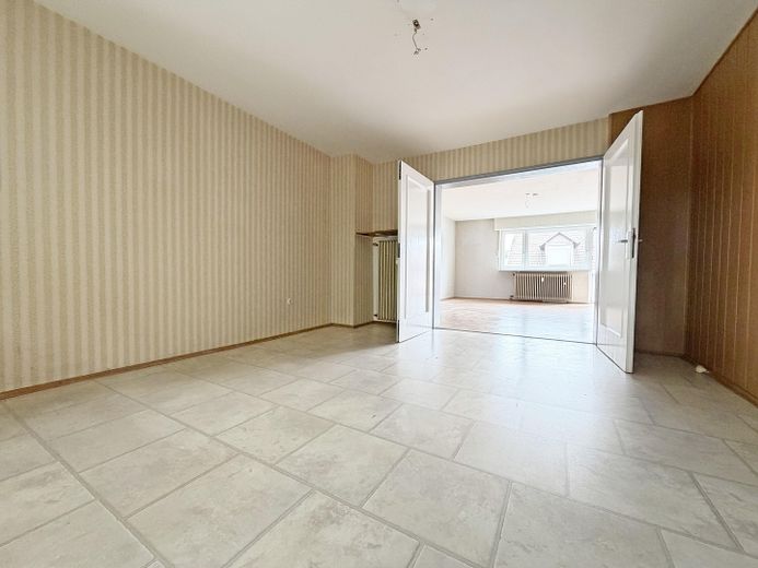 ¡Su proyecto de renovación en Friesenheim: 3 habitaciones con balcón en una ubicación tranquila! – Schlafzimmer