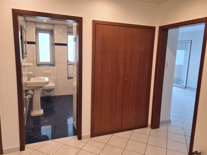 Piso de cuatro habitaciones con terraza en Fellbach – Foto 18