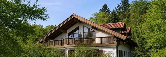 Attraktives Zweifamilienhaus in ruhiger Lage in Tutzing-Kampberg