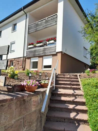 2 ½ Familienhaus in zentraler, ruhiger Süd- und Aussichtslage in St. Georgen/Schwarzwald – Zugang