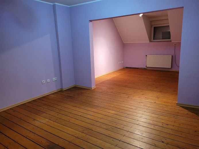 L(i)ebenswertes Haus, Grundstück mit Seele, vereinen zukunftsorientierte Technik mit Natur in Herten – 1 OG Schlafz. Blick Ankleide