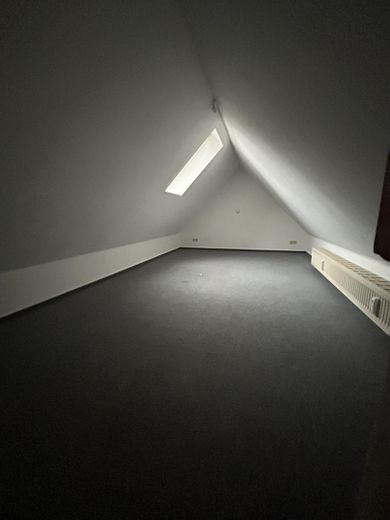 Gemütliche Dachgeschosswohnung mit Schlafbereich auf zweiter Ebene – Foto 3