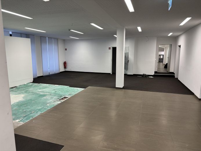 Großzüge Gewerbeeinheit am Stadtplatz | Bei Bedarf Wohnungen & Garten | Büro, Handel, Lager o.Ä. – Foto 6