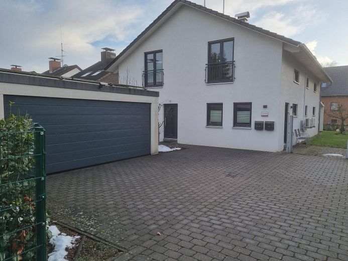 Energieeffizientes Einfamilienhaus mit Einliegerwohnung (232 m²) in Hannover-Bothfeld – Hausansicht 1