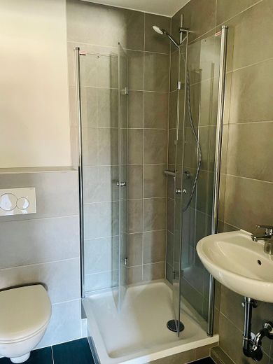 Braunfels’in sakin bir konumunda güzel 2 odalı daire – Badezimmer