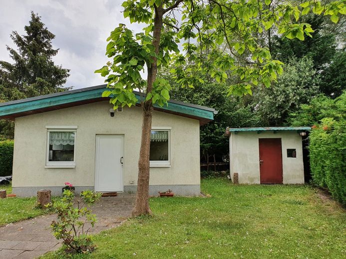 Haus von vorne & Nebengebäude