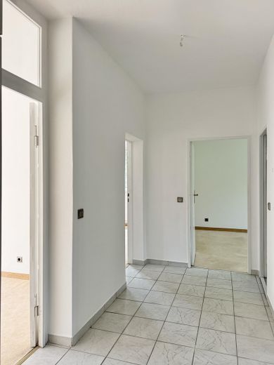 Helle 3-Zimmer-Wohnung mit Balkon in Westend – Flur