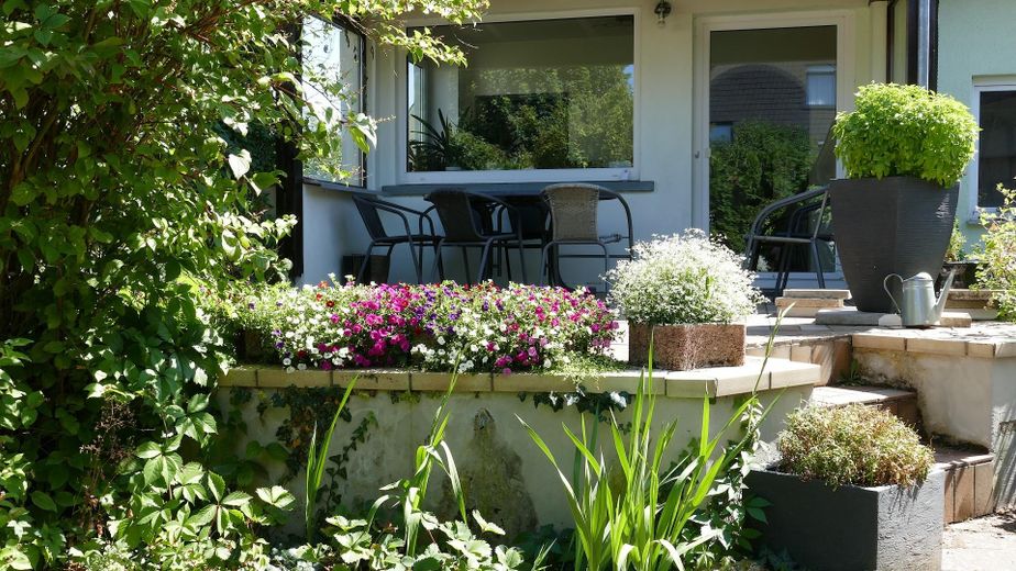 Bad Nauheim şehir merkezinde, çift garajlı müstakil ev – Terrasse