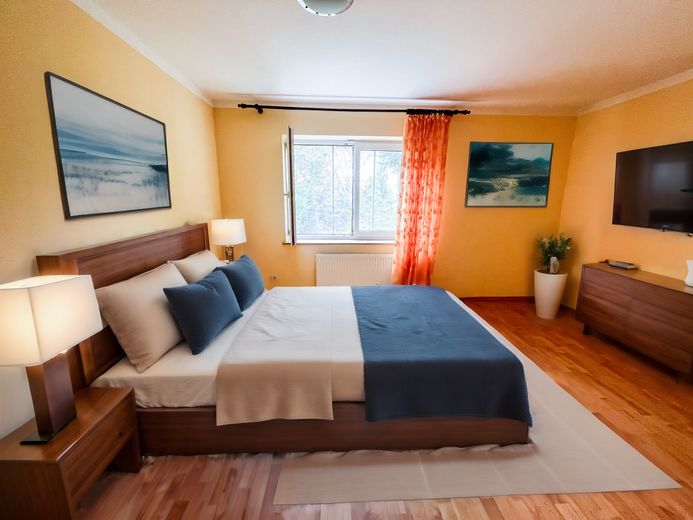 Schlafzimmer (EG - Staged)